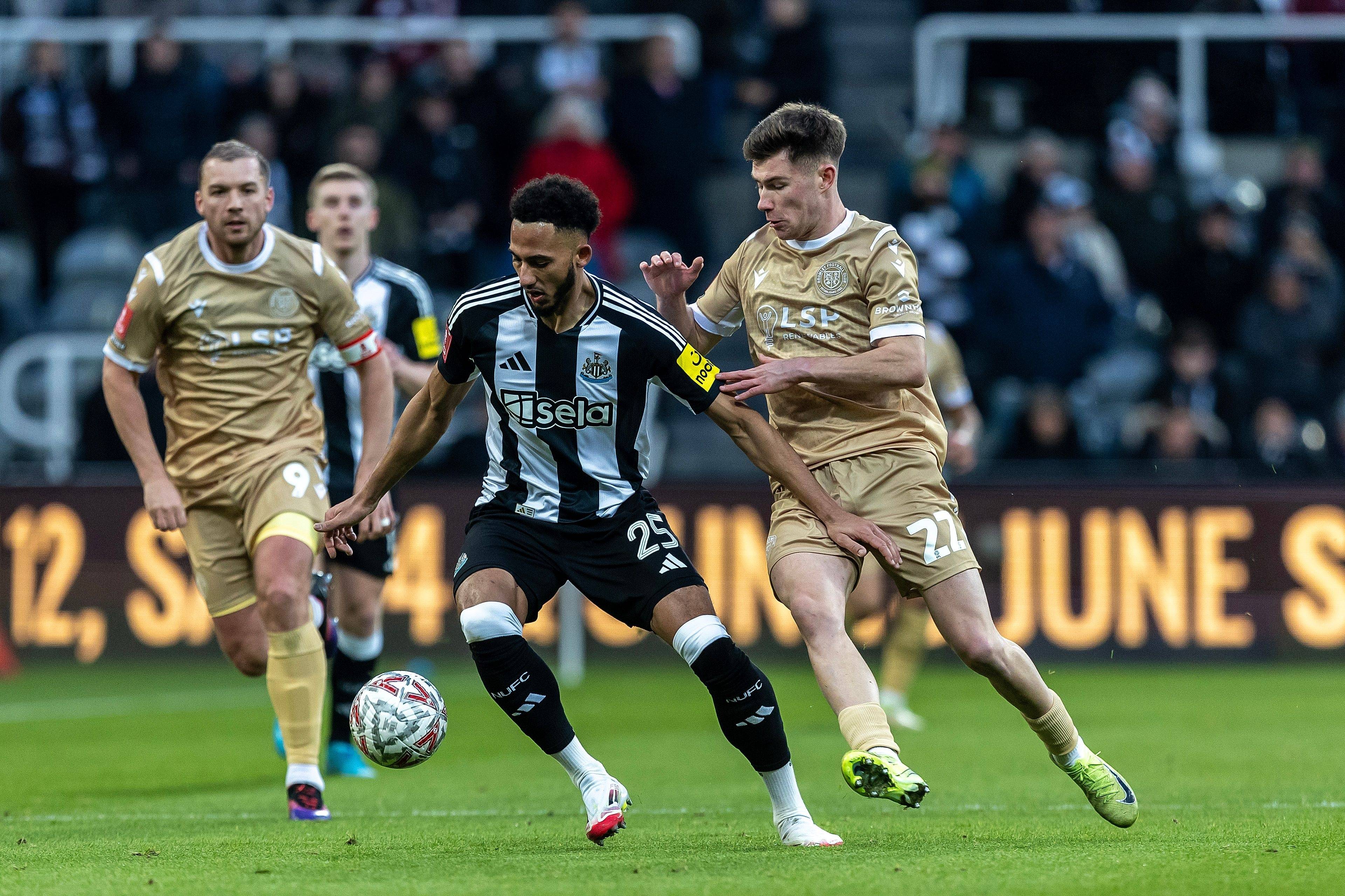 九游体育官网-意甲集结日走向成谜,纽卡斯尔再遭质疑,信心回归,心理建设被强调的简单介绍