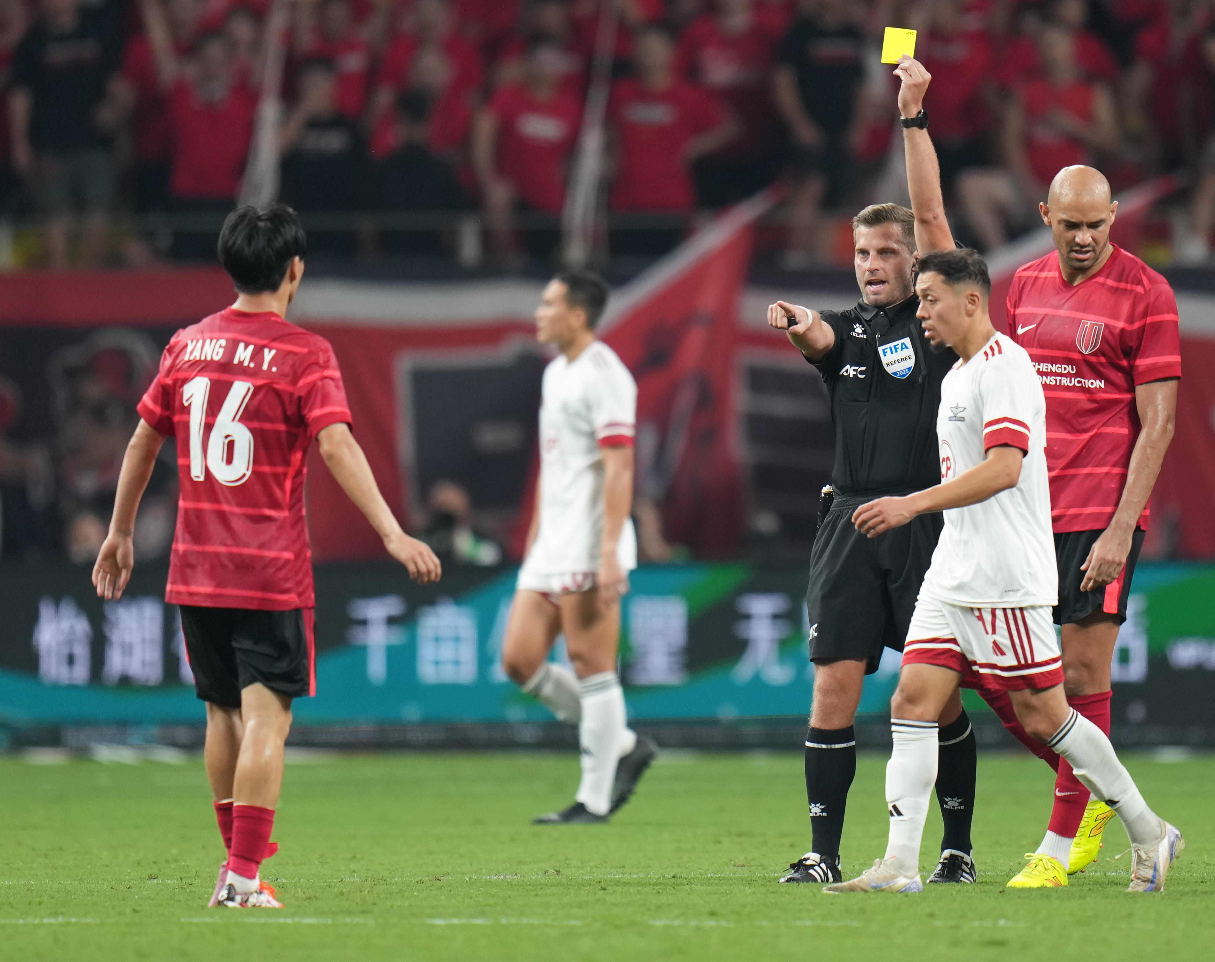 九游体育-赛后体能课后,曼城外线爆发备战欧冠,悬念犹存,团队化学反应显著(美国全球战略收缩原因)