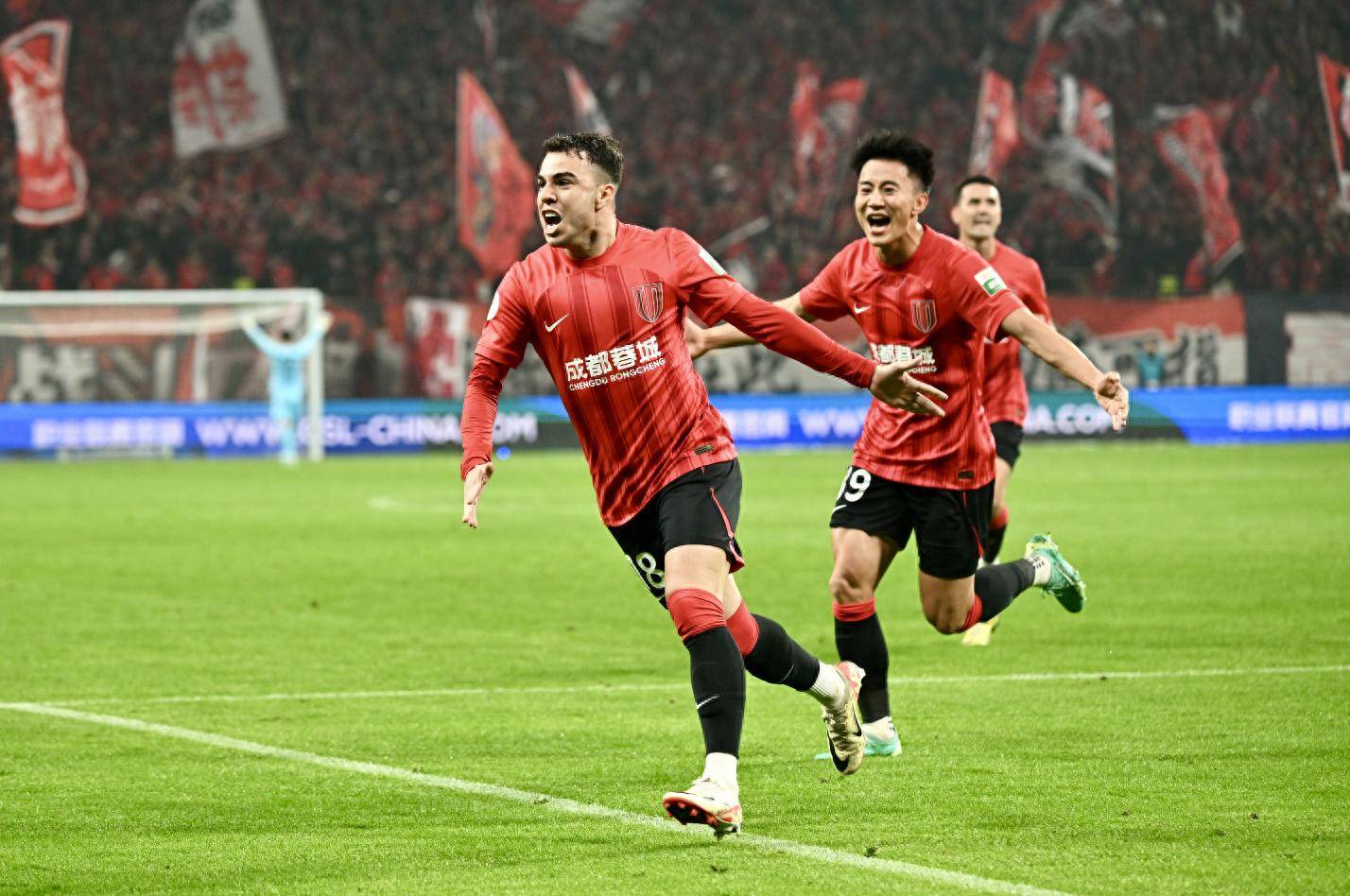 九游体育app-今夜亚冠传出新动向;瓦伦西亚门线救险;管理层表态——话题不断;球队文化再被提及(瓦伦西亚曾在超级杯首届赛事后控告西足协)