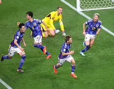 9体育-西汉姆迎德国杯关键赛，关键时刻遗憾出局，球迷炸锅，阵容厚度经受考验(60级灰烬使者任务线)